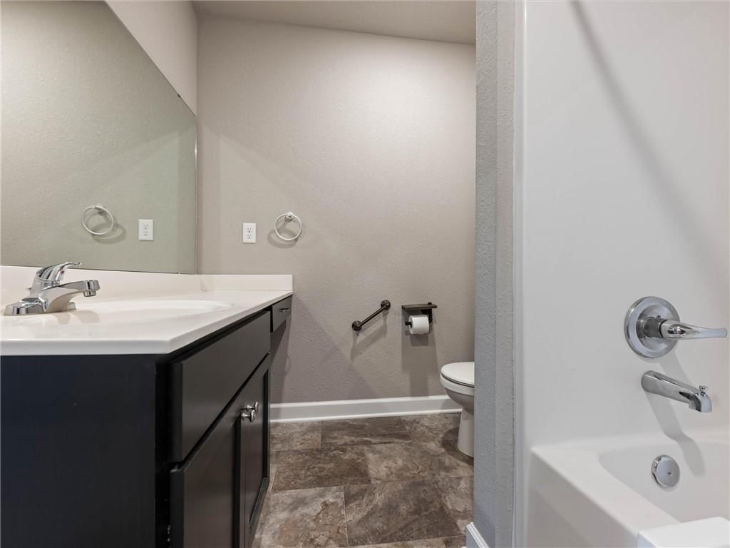 Photo 18 of 40 - 213 Pointe Lane, Raymore, MO 64083
