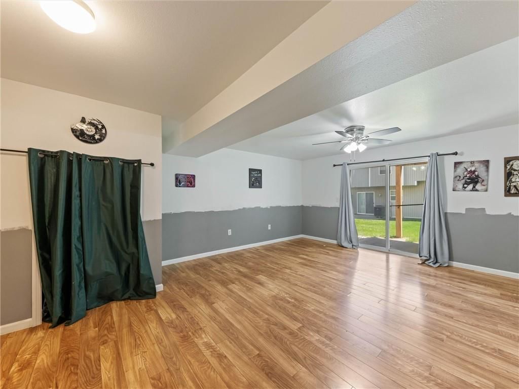 Photo 24 of 40 - 213 Pointe Lane, Raymore, MO 64083