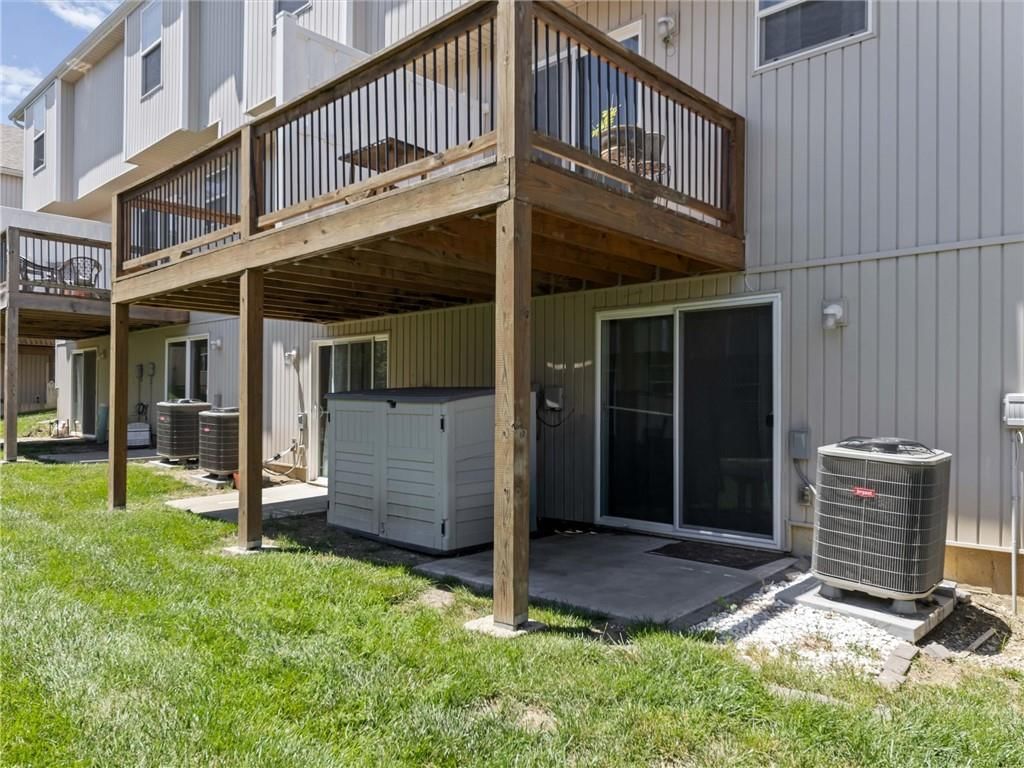 Photo 26 of 40 - 213 Pointe Lane, Raymore, MO 64083
