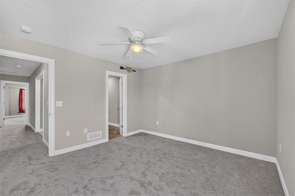 Photo 29 of 40 - 213 Pointe Lane, Raymore, MO 64083