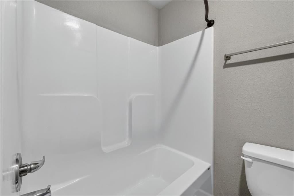 Photo 31 of 40 - 213 Pointe Lane, Raymore, MO 64083