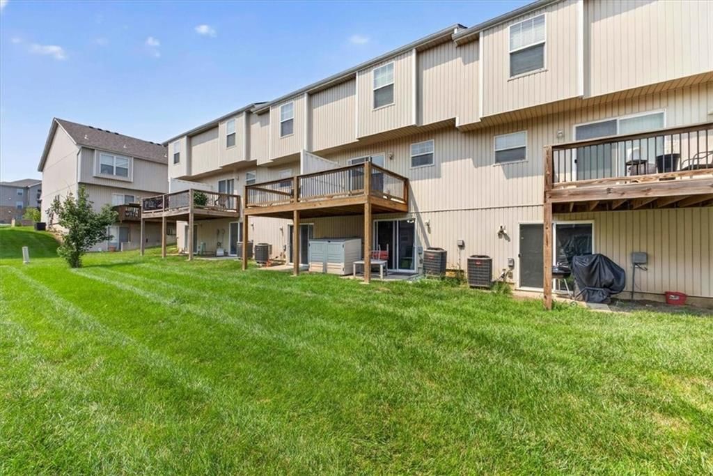Photo 37 of 40 - 213 Pointe Lane, Raymore, MO 64083