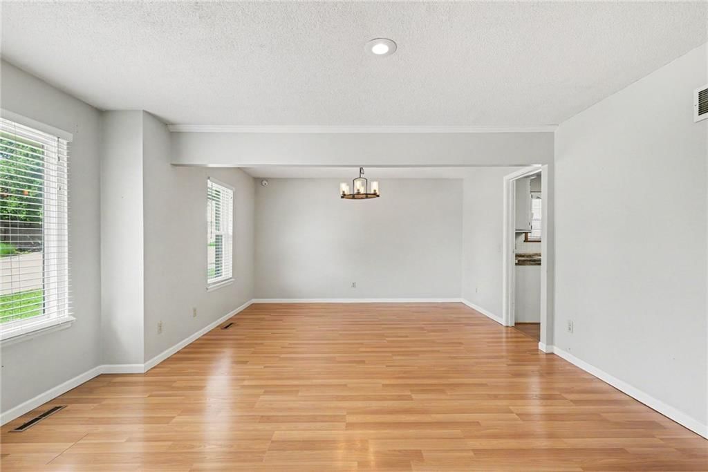 1028 S LINDENWOOD Drive — photo 7