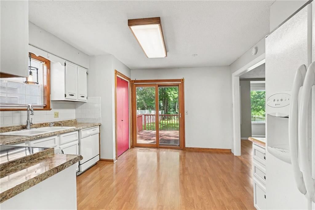 1028 S LINDENWOOD Drive — photo 9