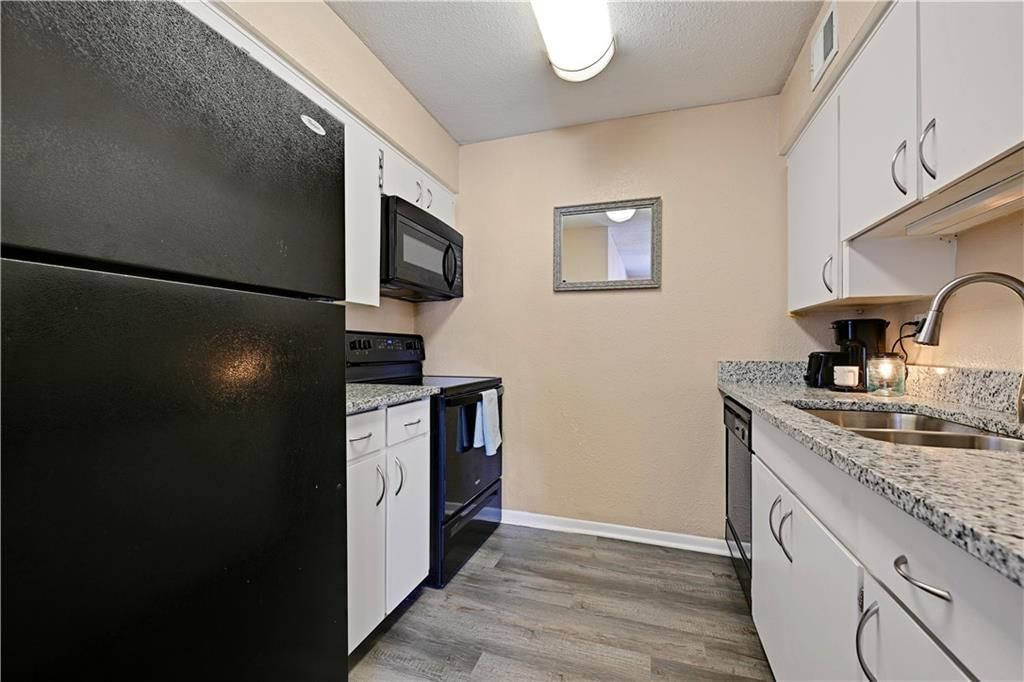 6228 Robinson Street — photo 7