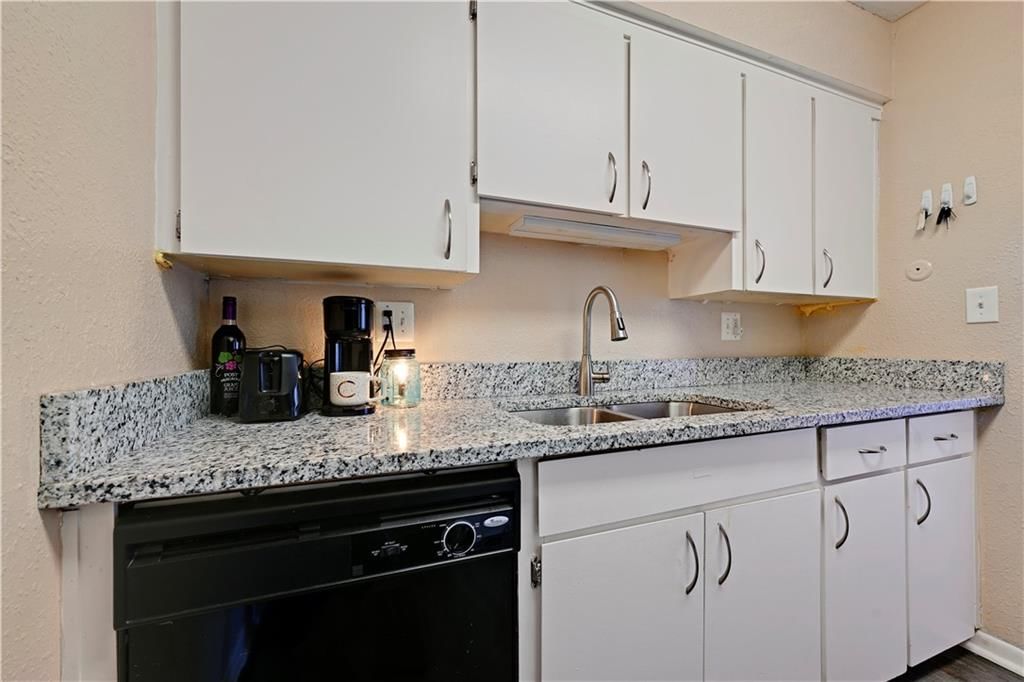 6228 Robinson Street — photo 8