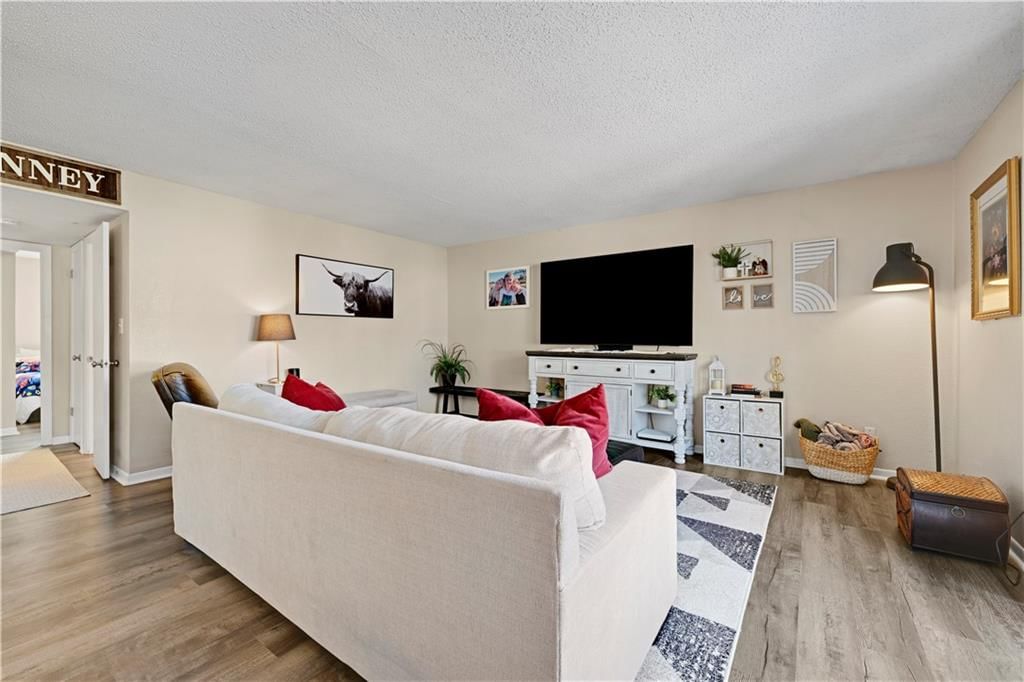 6228 Robinson Street — photo 10