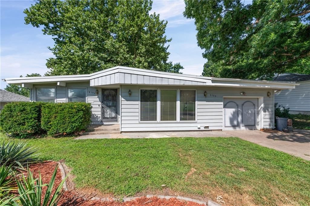 6104 N Garfield Avenue — photo 1