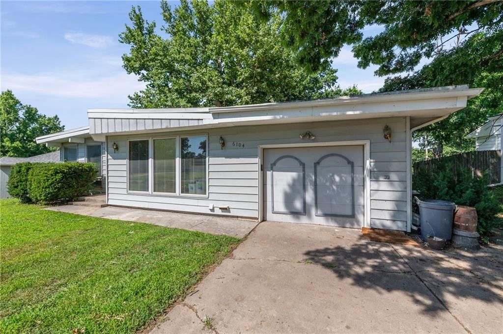 6104 N Garfield Avenue — photo 2