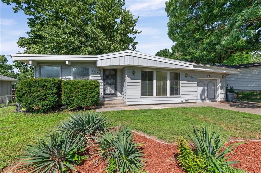 6104 N Garfield Avenue — photo 3