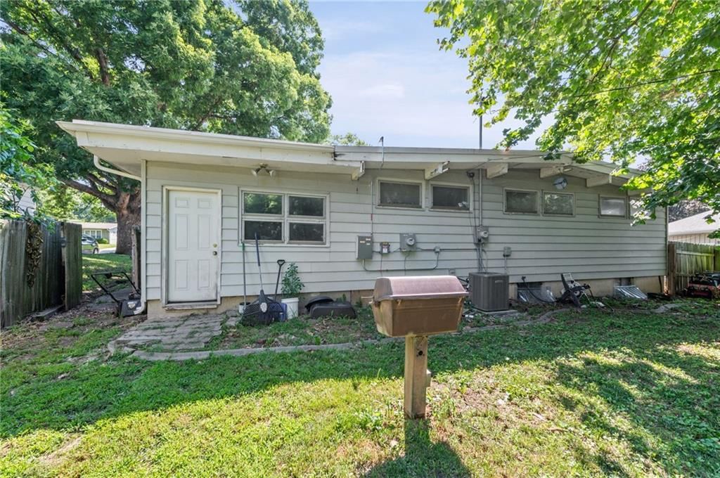 6104 N Garfield Avenue — photo 30