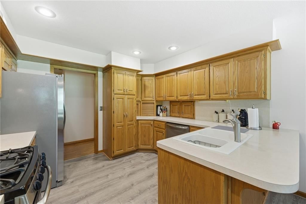 904 Joseph Drive — photo 7