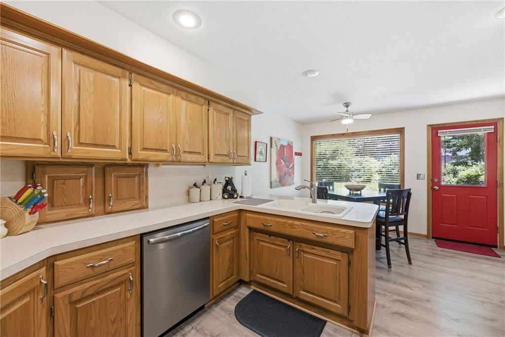 904 Joseph Drive — photo 8