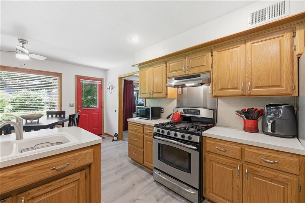 904 Joseph Drive — photo 9