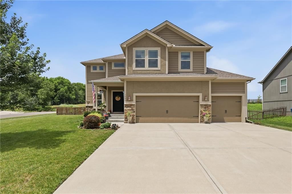 1406 Silhouette Drive, Kearney, MO