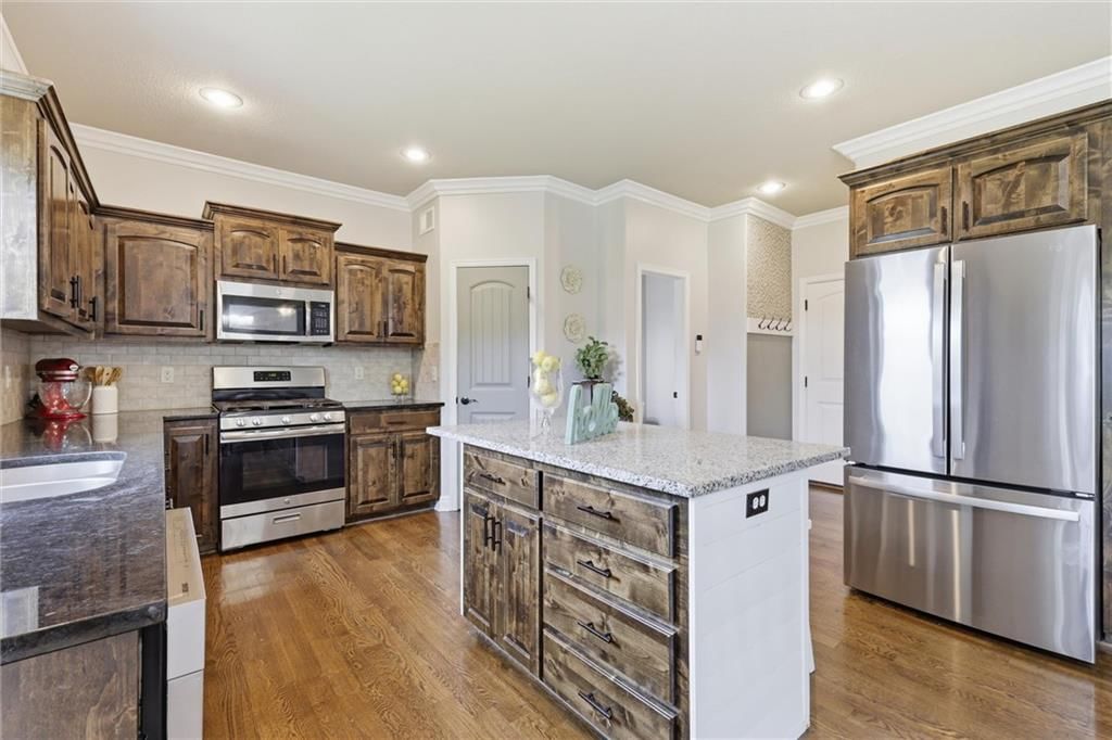 1406 Silhouette Drive — photo 14