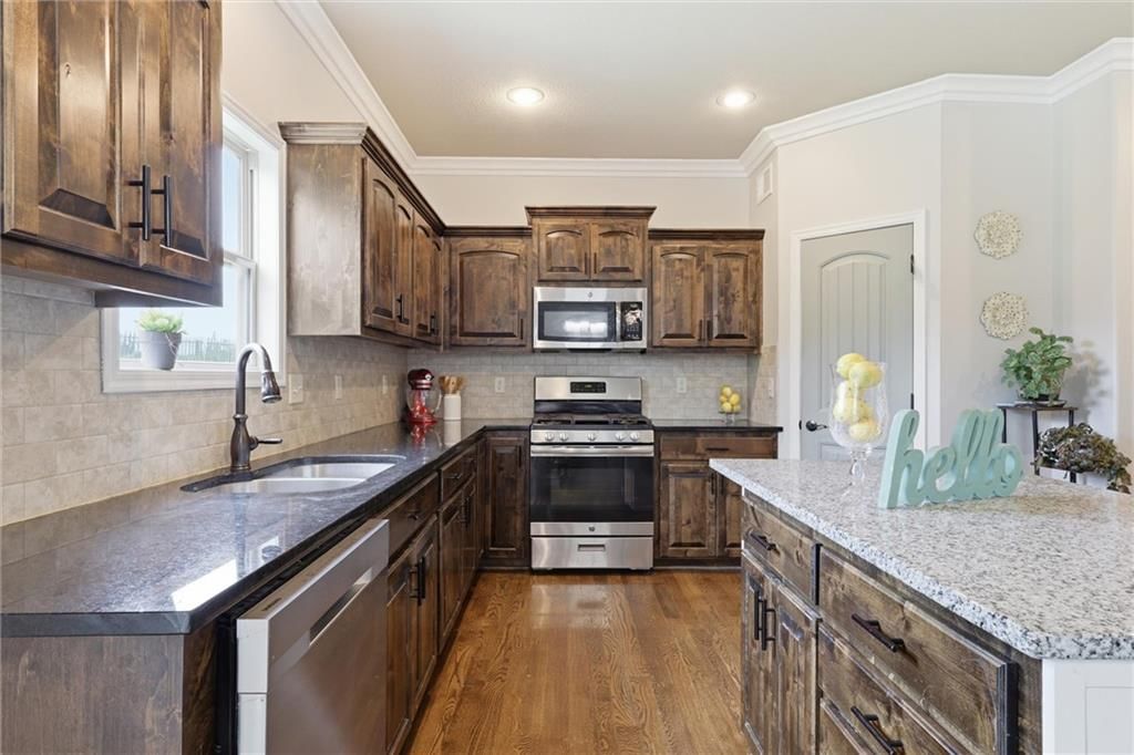 1406 Silhouette Drive — photo 15
