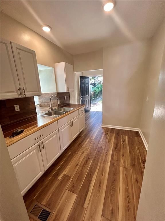 5246 Lyon Avenue — photo 9
