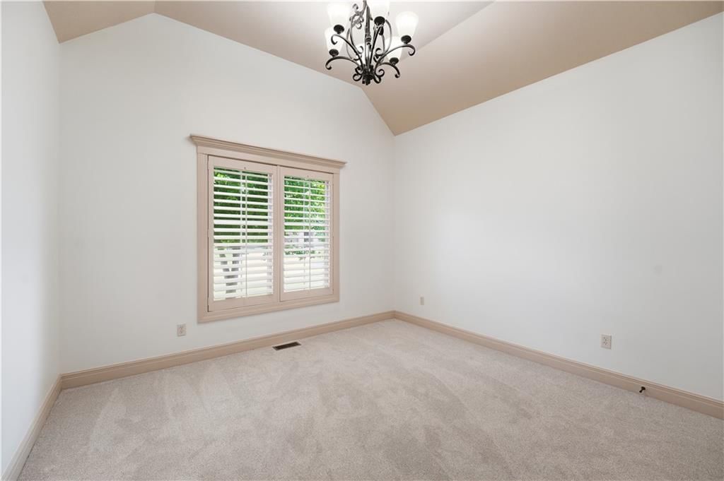 8806 N Norton Avenue — photo 9