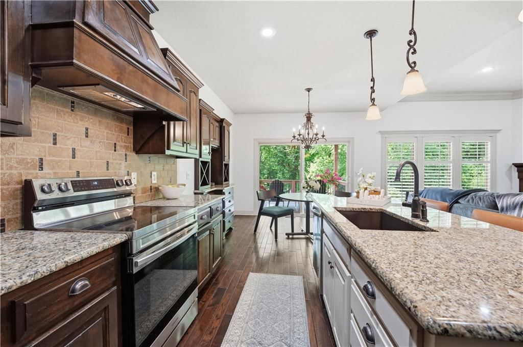 8806 N Norton Avenue — photo 16