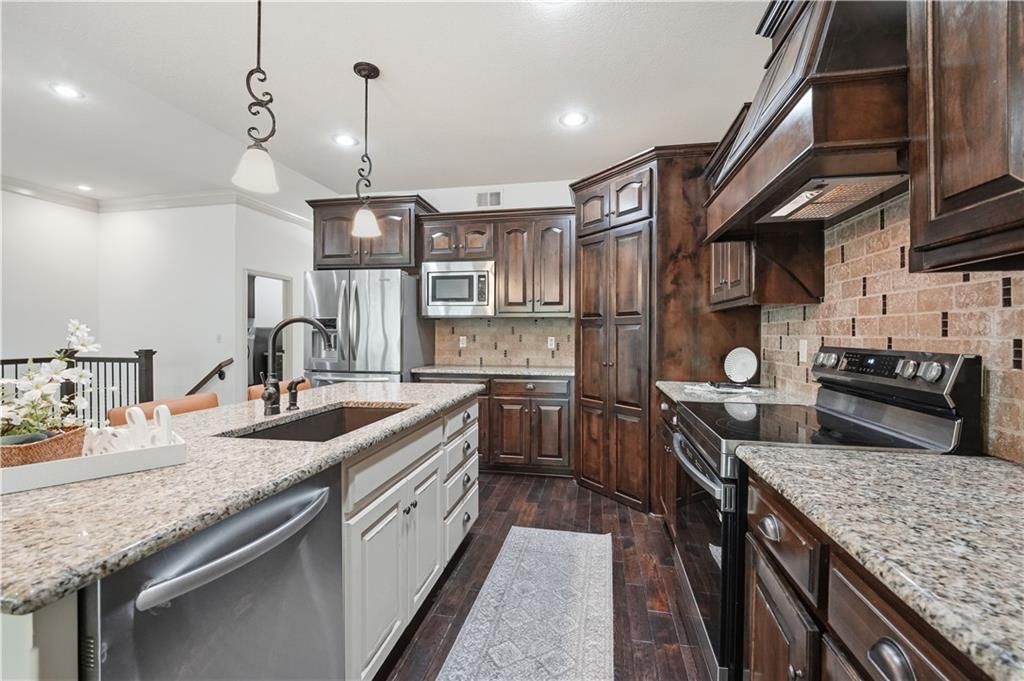 8806 N Norton Avenue — photo 17