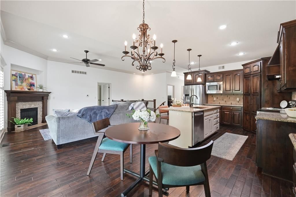 8806 N Norton Avenue — photo 19