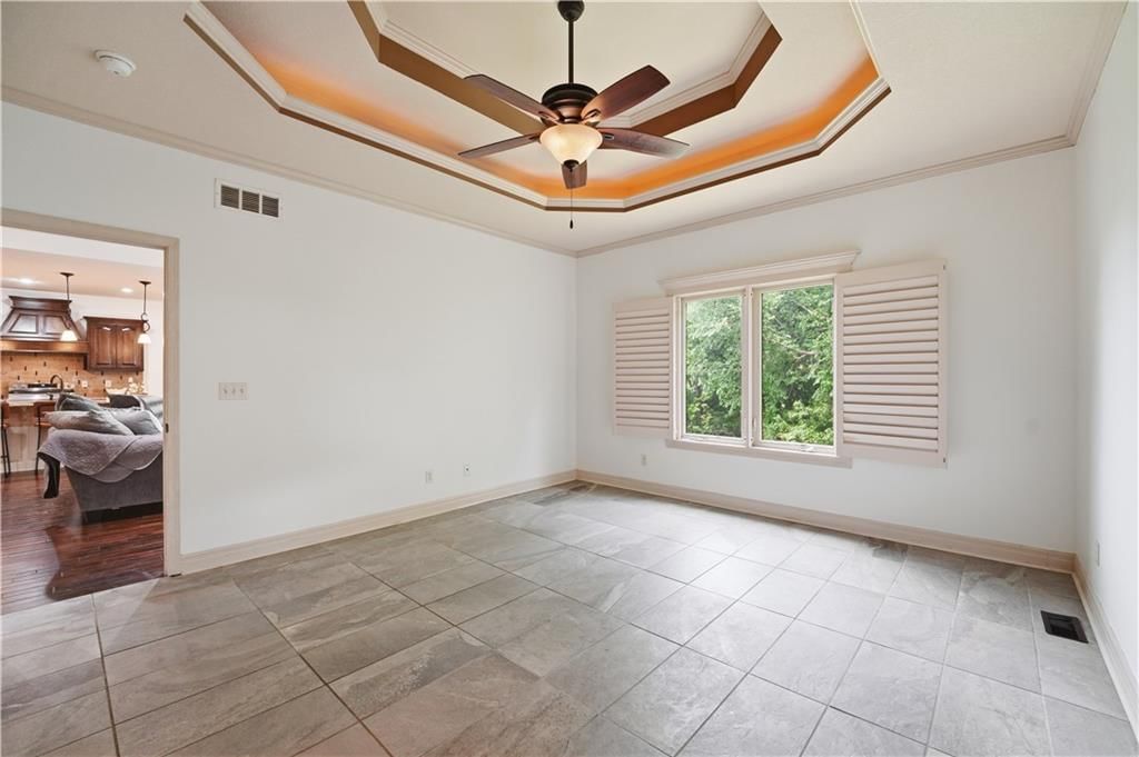 8806 N Norton Avenue — photo 27