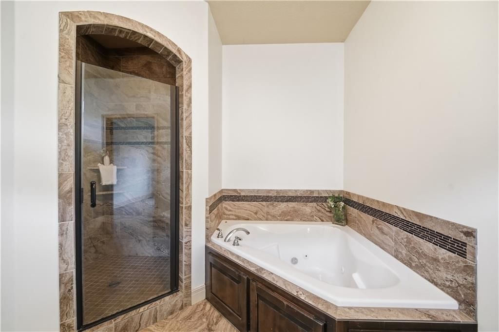 8806 N Norton Avenue — photo 29