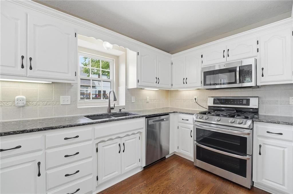 908 SE 12th Street — photo 8