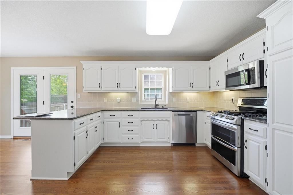 908 SE 12th Street — photo 9