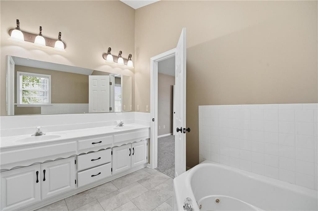 908 SE 12th Street — photo 26