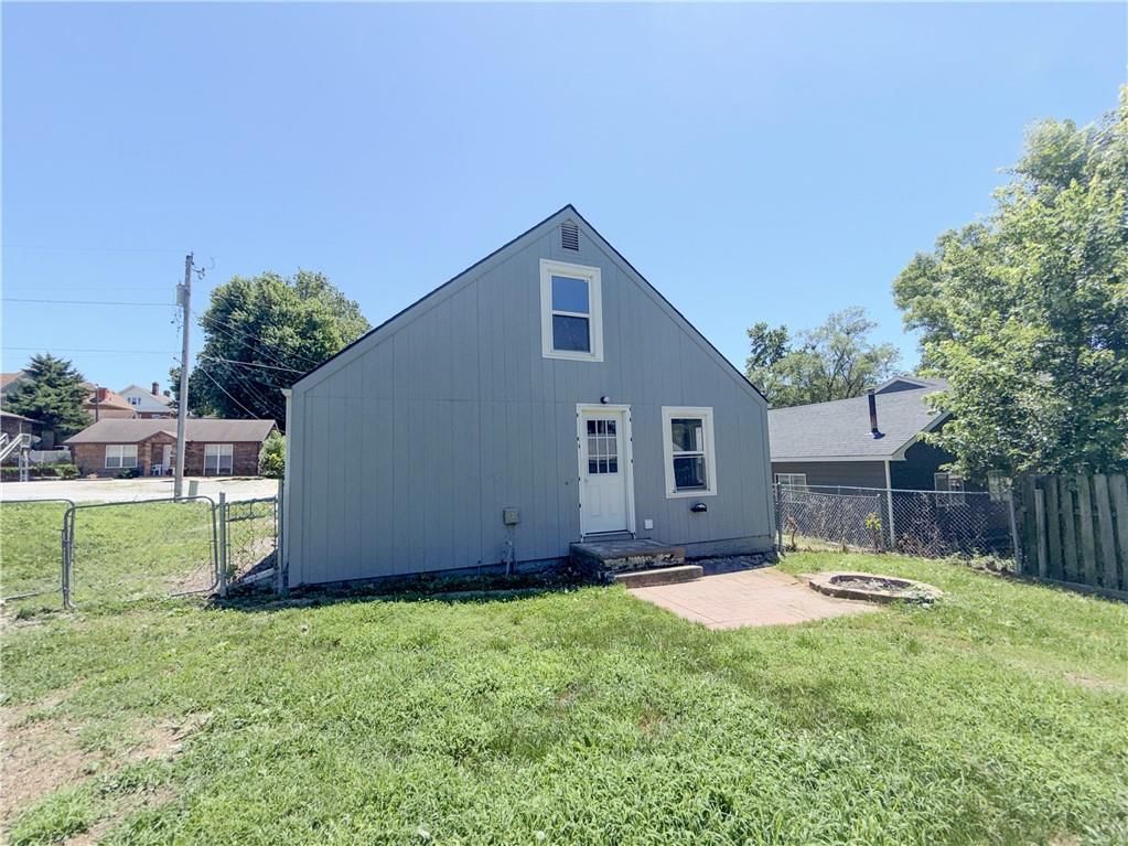 102 W Black Diamond Street — photo 15
