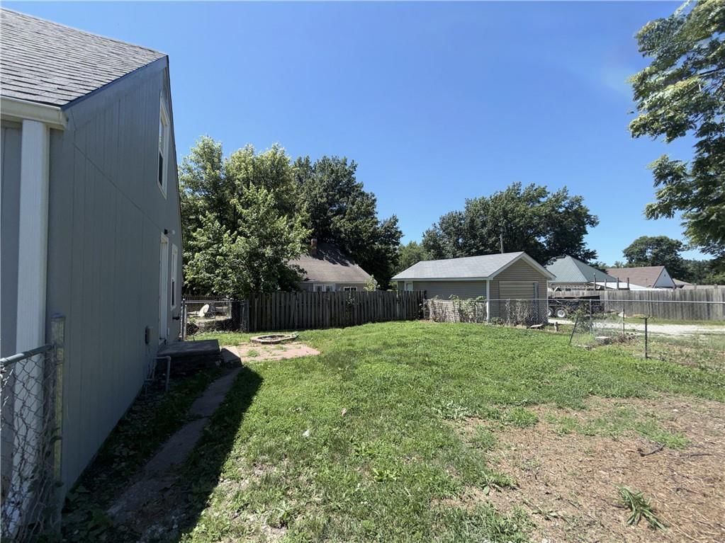 102 W Black Diamond Street — photo 16