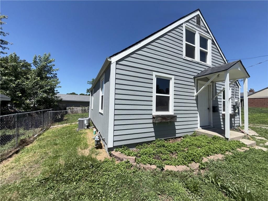 102 W Black Diamond Street — photo 17