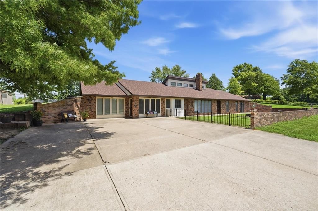 17274 Kansas Avenue, Basehor, KS