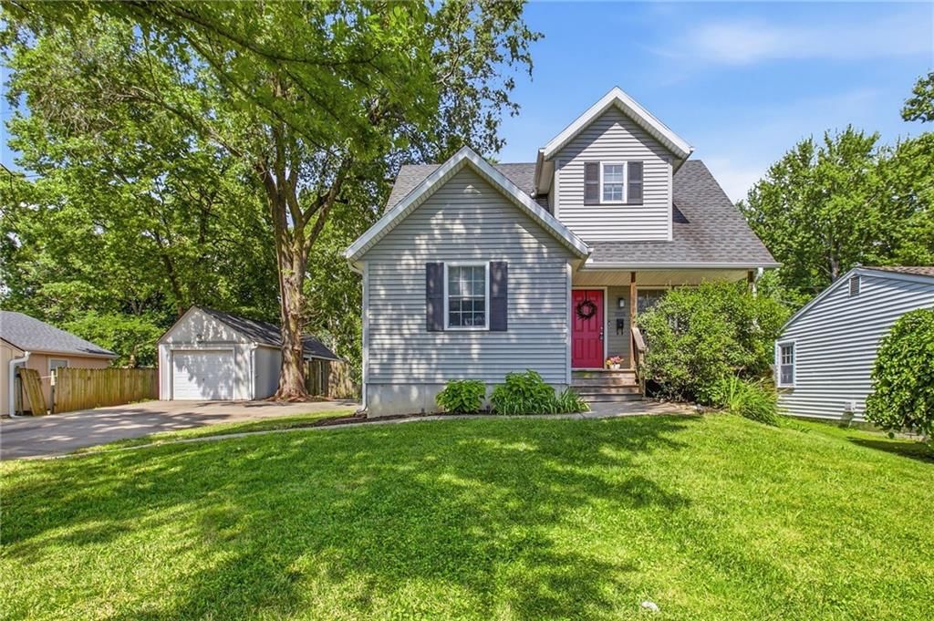 8920 Oak Street — photo 1