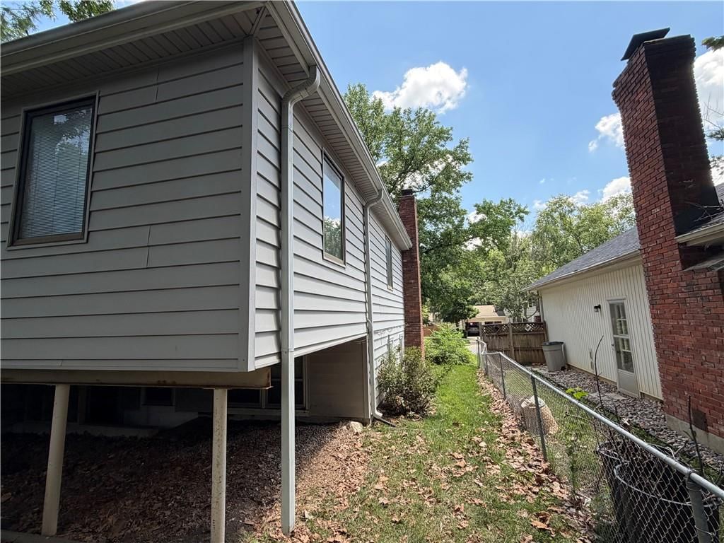 9624 Woodson Drive — photo 10