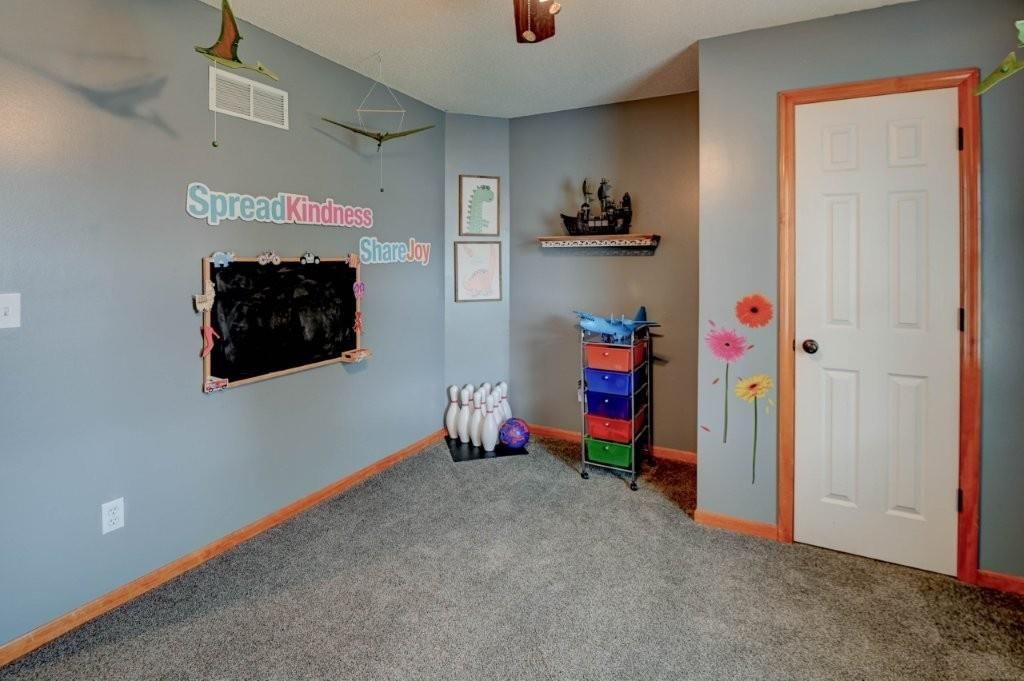 104 NE Eastwood Drive — photo 35