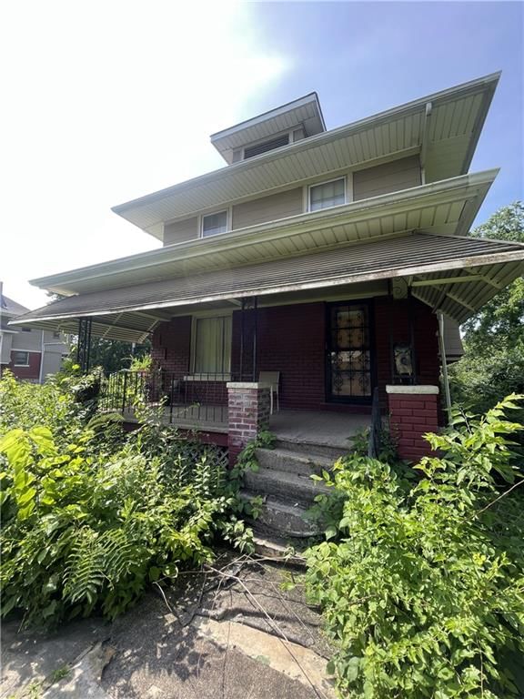 2717 E 35th Terrace — photo 2