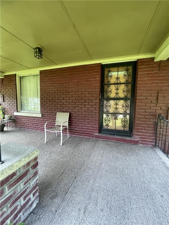 2717 E 35th Terrace — photo 3