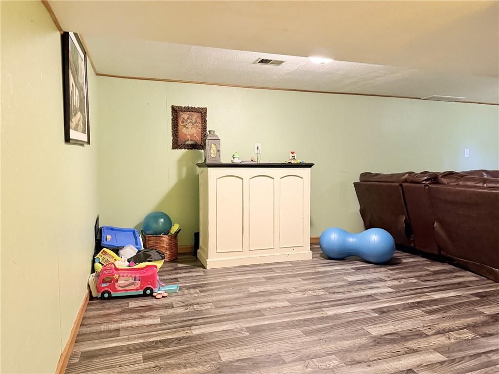 1726 Deringer Street — photo 17