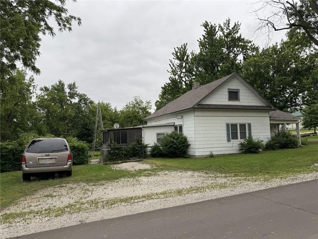 200 Whitney Avenue, Gower, MO