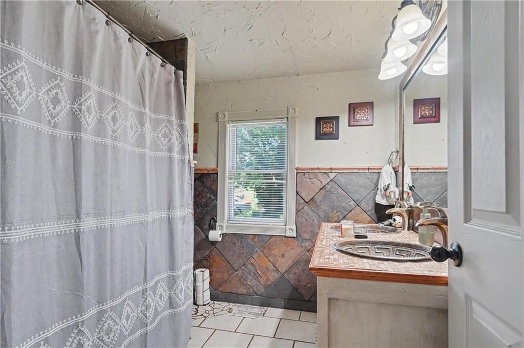 506 S Poplar Street — photo 17