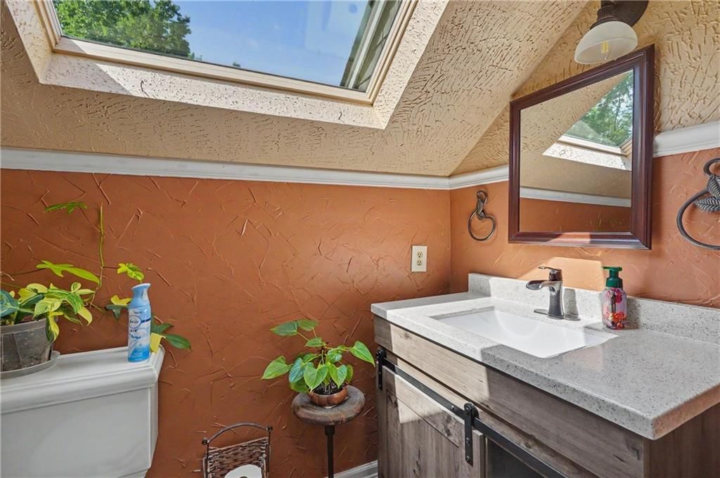 506 S Poplar Street — photo 22