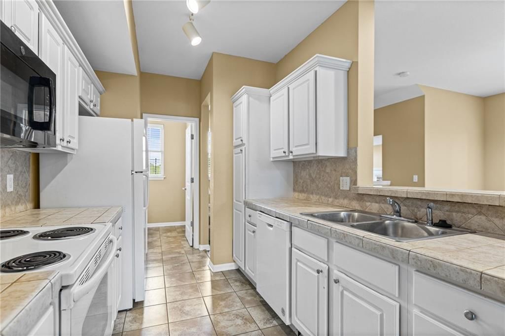 5245 Overland Drive — photo 9