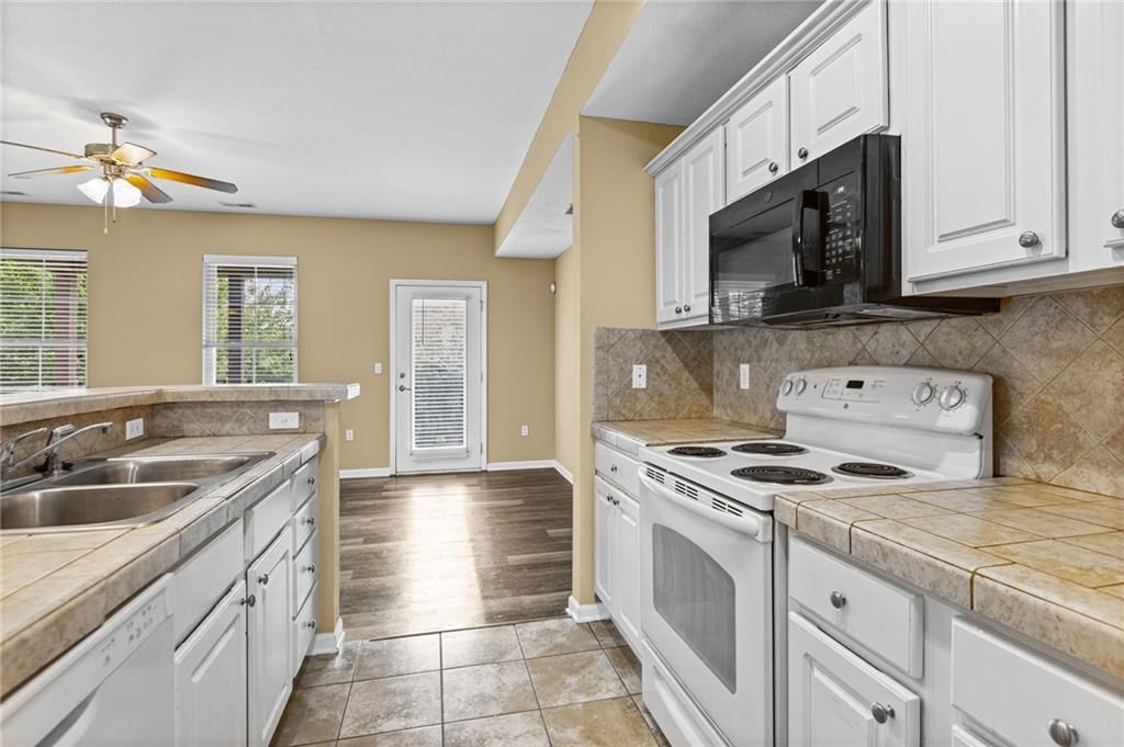 5245 Overland Drive — photo 10