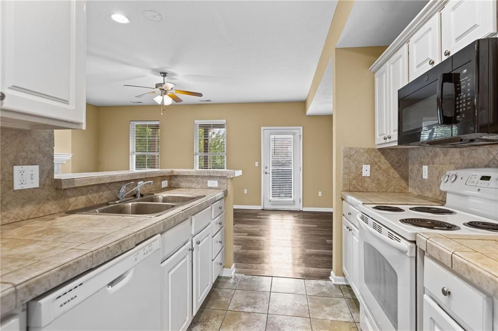 5245 Overland Drive — photo 11