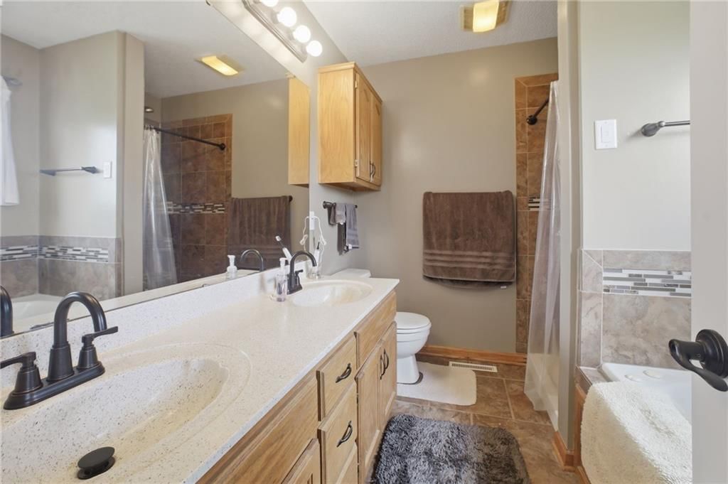 11131 N Lewis Avenue — photo 14
