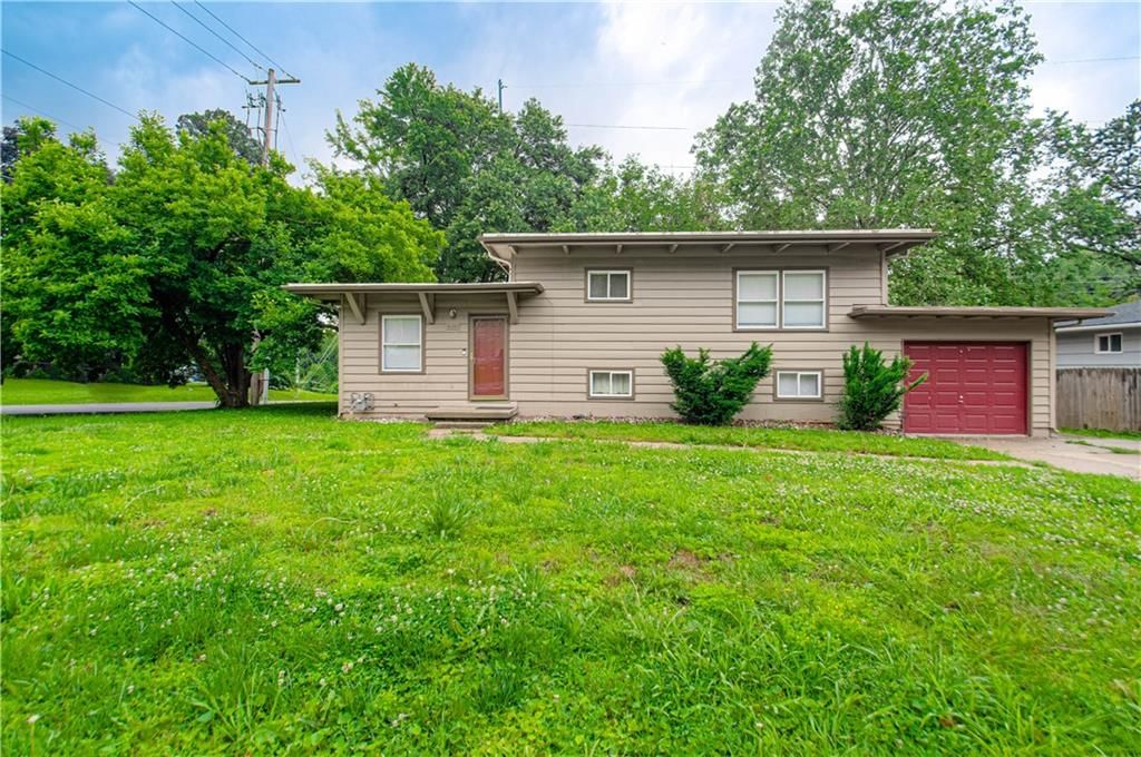 6401 Roswell Avenue — photo 1
