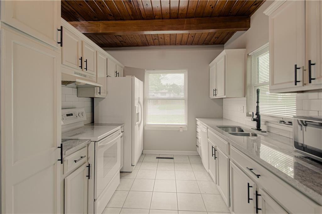 6401 Roswell Avenue — photo 8